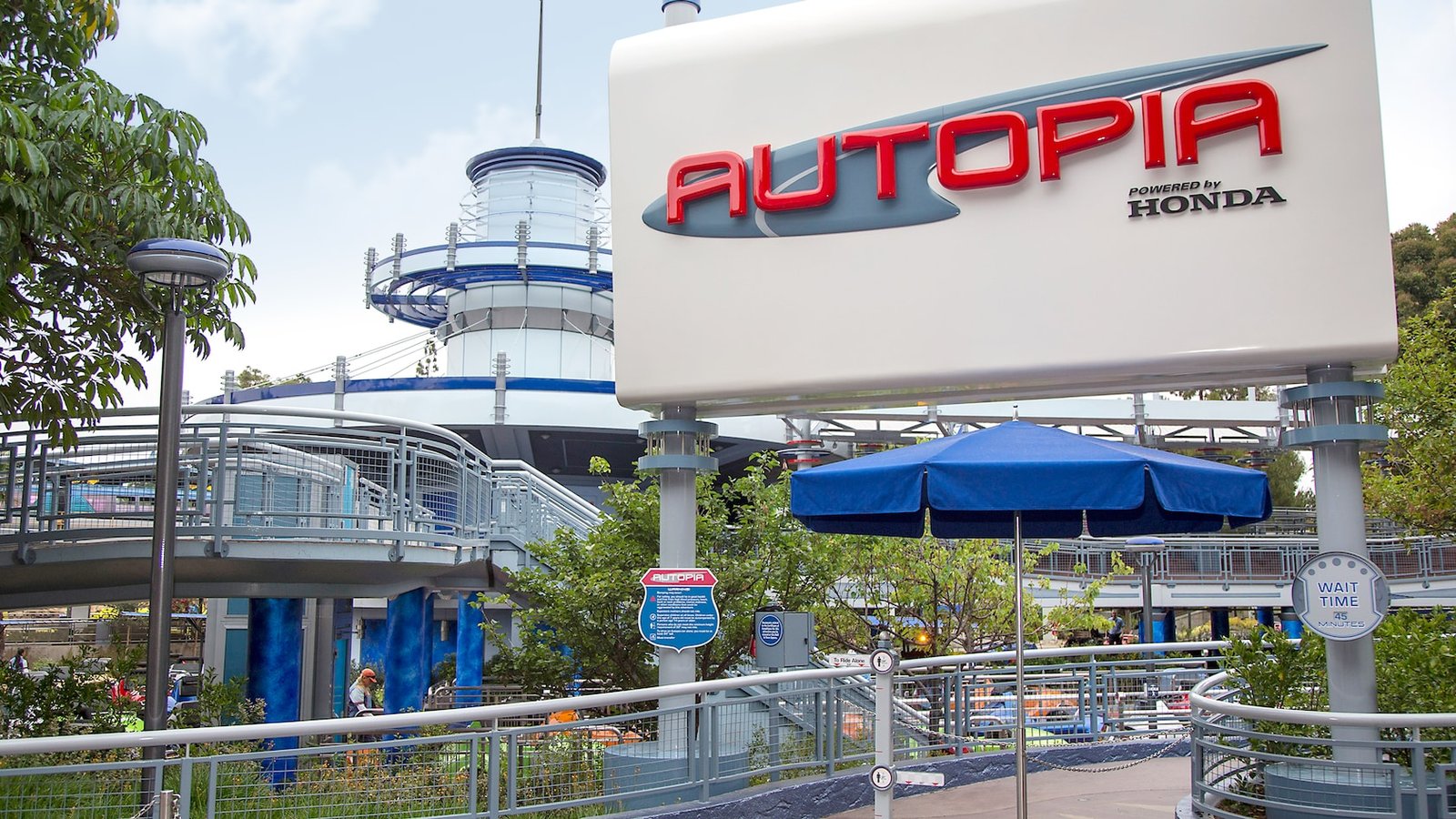 Entrada de Autopia en Tomorrowland, Disneyland Park