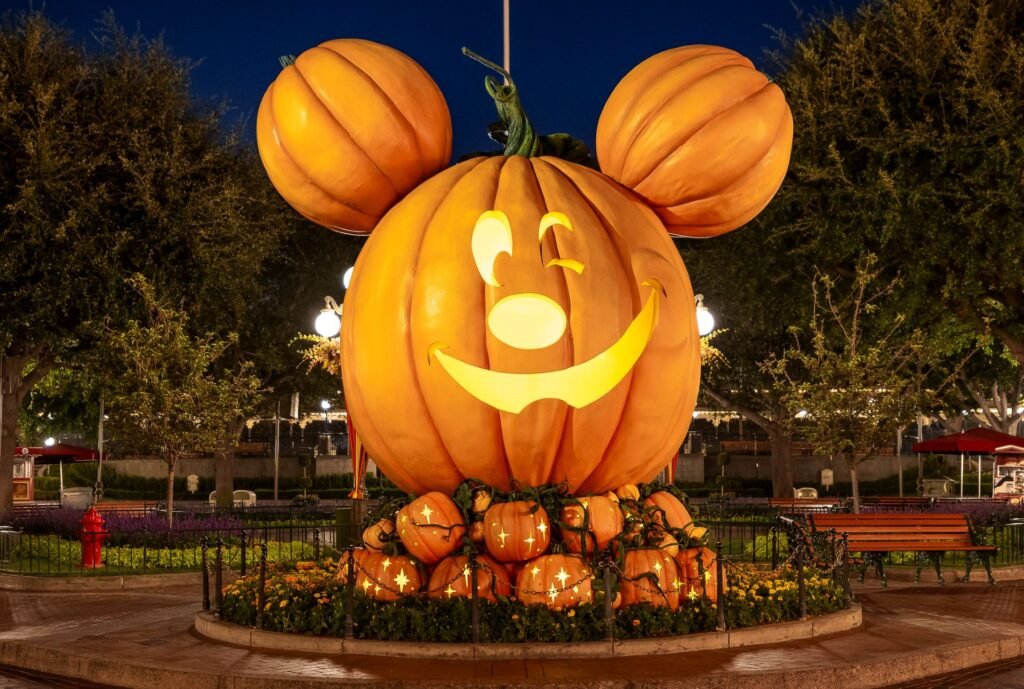 Imagen oficial de Halloween Time y Plaza de la Familia