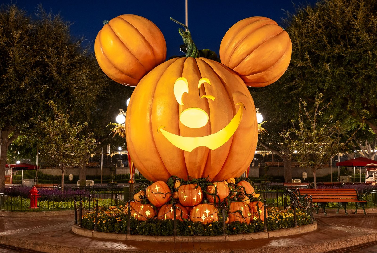 Imagen oficial de Halloween Time y Plaza de la Familia