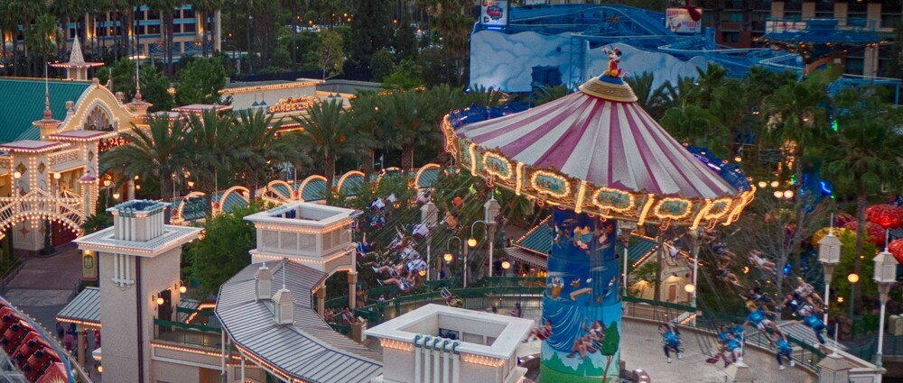 Paradise Gardens Park junto al lago