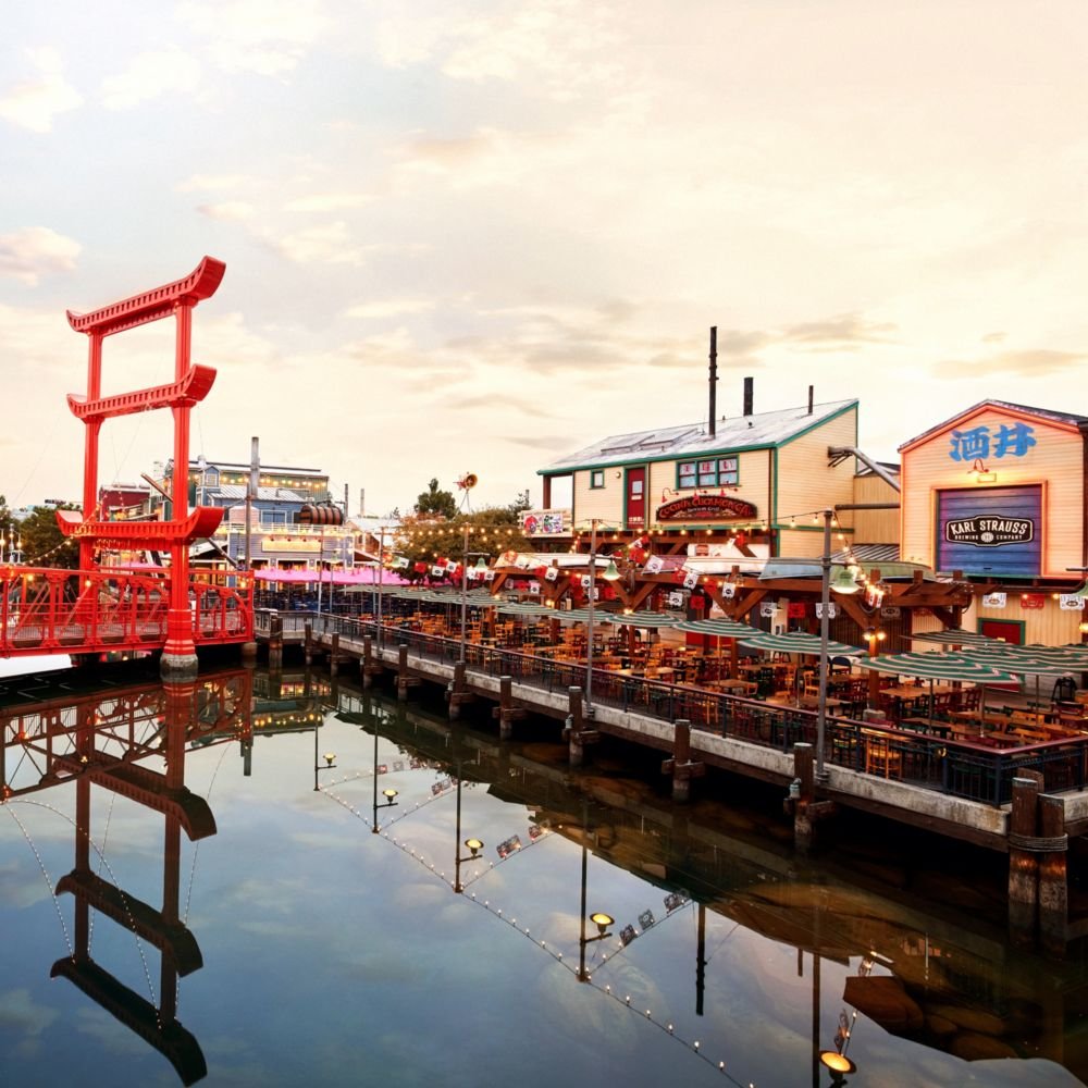 San Fransokyo Square y su puente rojo