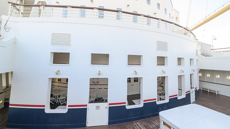 Terrace seats at The Teddy Roosevelt Lounge: dónde comer en Tokyo DisneySea