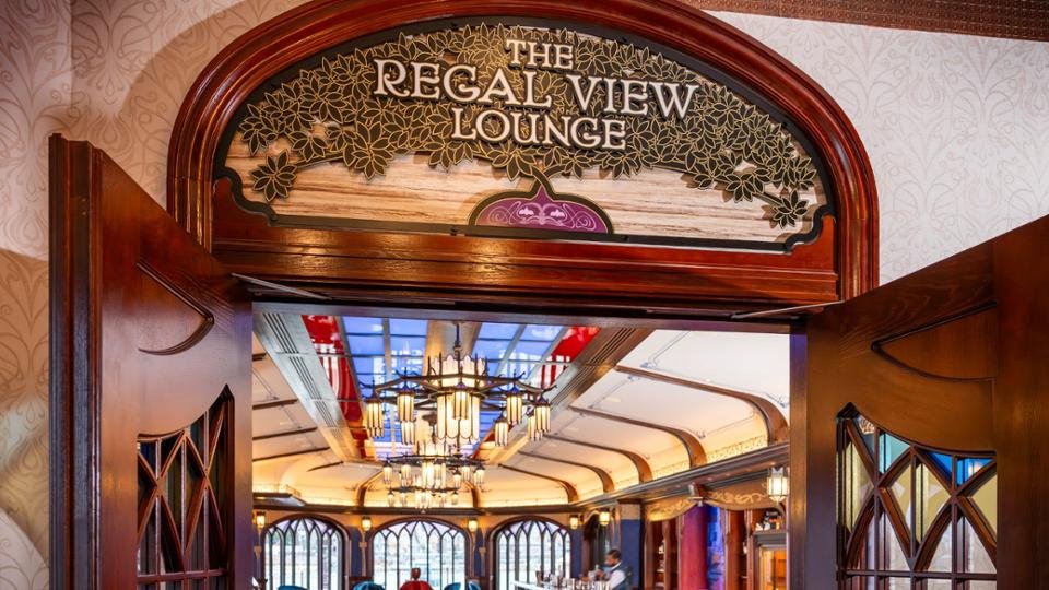 The Regal View Lounge en Disney Adventure World