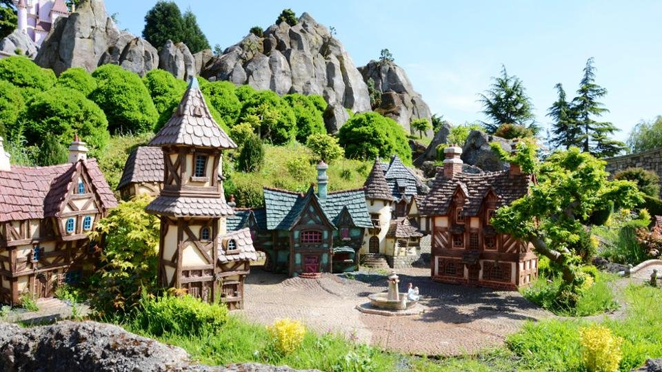Le Pays des Contes de Fées, presentado por Vittel en Disneyland Park París