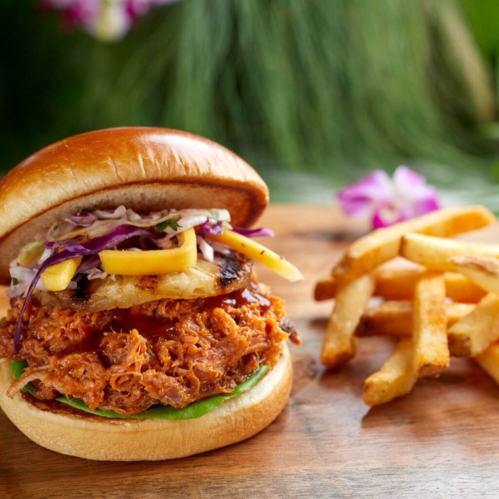 Kohola Reef Restaurant & Social Club en Volcano Bay — fotografía oficial de Universal