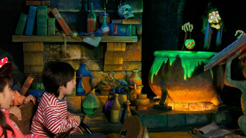 Snow White's Adventures · Fantasyland